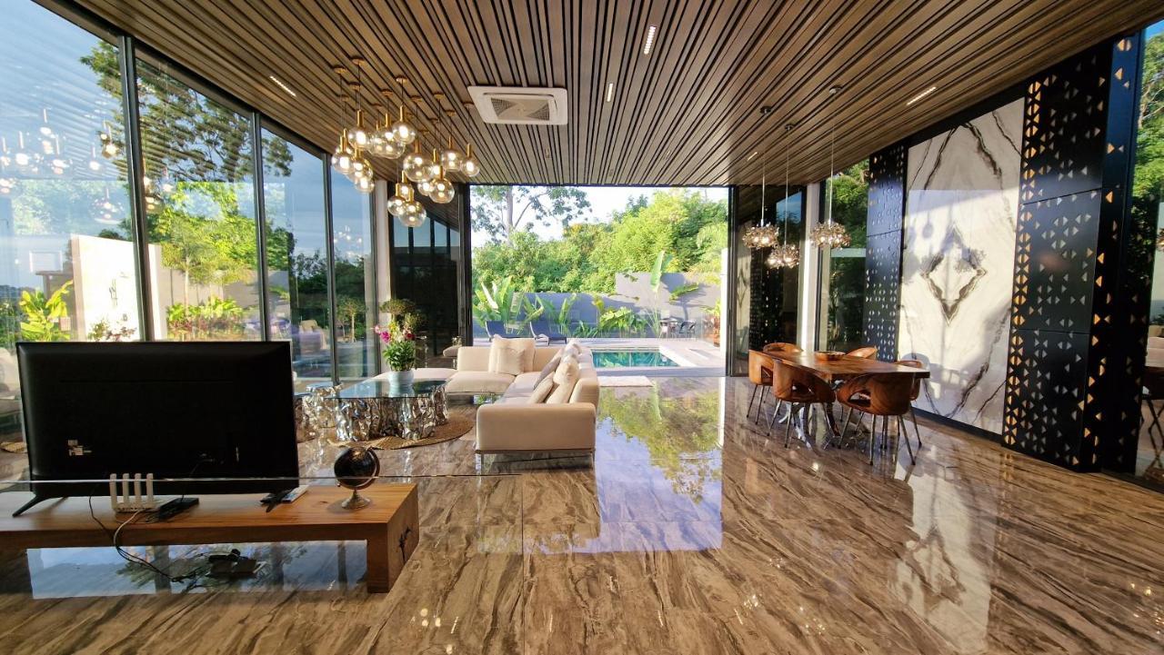 Villa Obsidian, With Staff, Sea View And Walk To Choeng Mon Beach Bagian luar foto